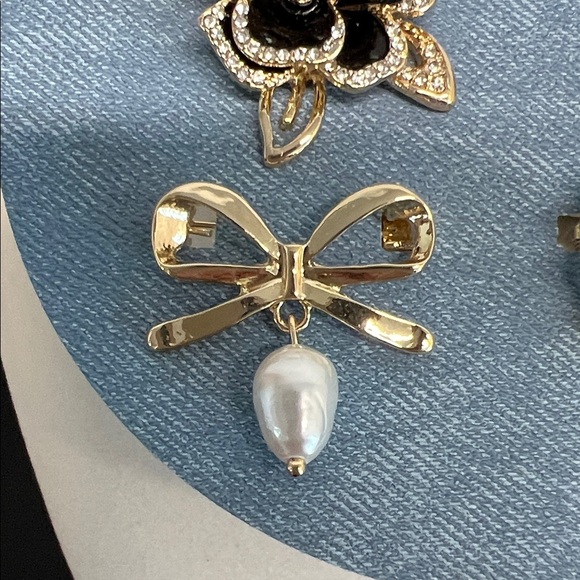 Atterri | Brooch Set - Picture 3 of 9